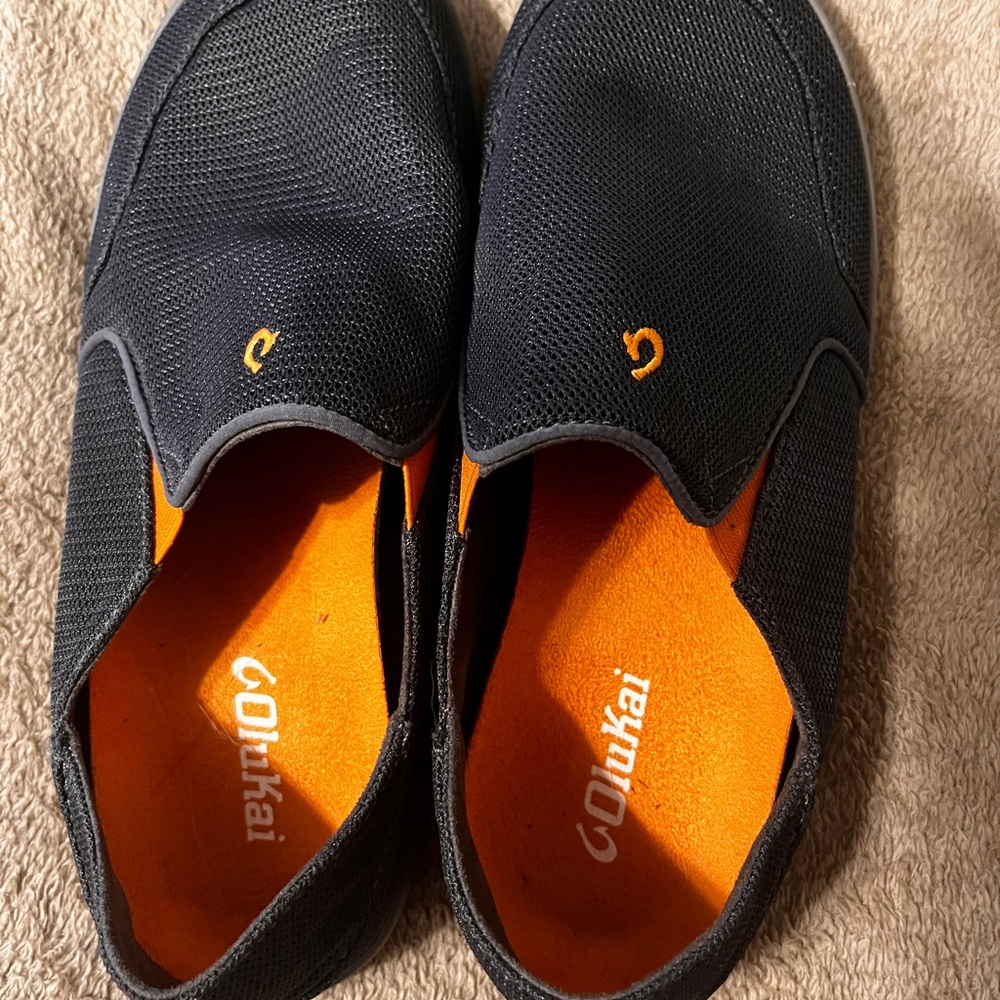 OluKai Men's Black and Orange Slip-On Loafers